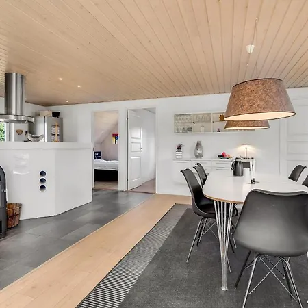 Dom wakacyjny Lovely In With Kitchen *